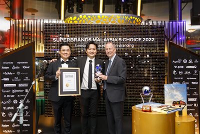 Jimmy Khoo, G. M. (Left), Kenneth Khoo, Deputy G.M. (Center) & Mr. Mike English (Right)