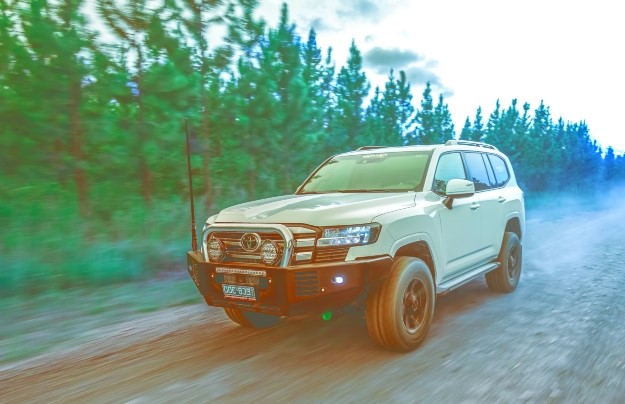 TOYOTA LANDCRUISER 300 SERIES Single Hoop Winch Bar (07/21 to ) 02