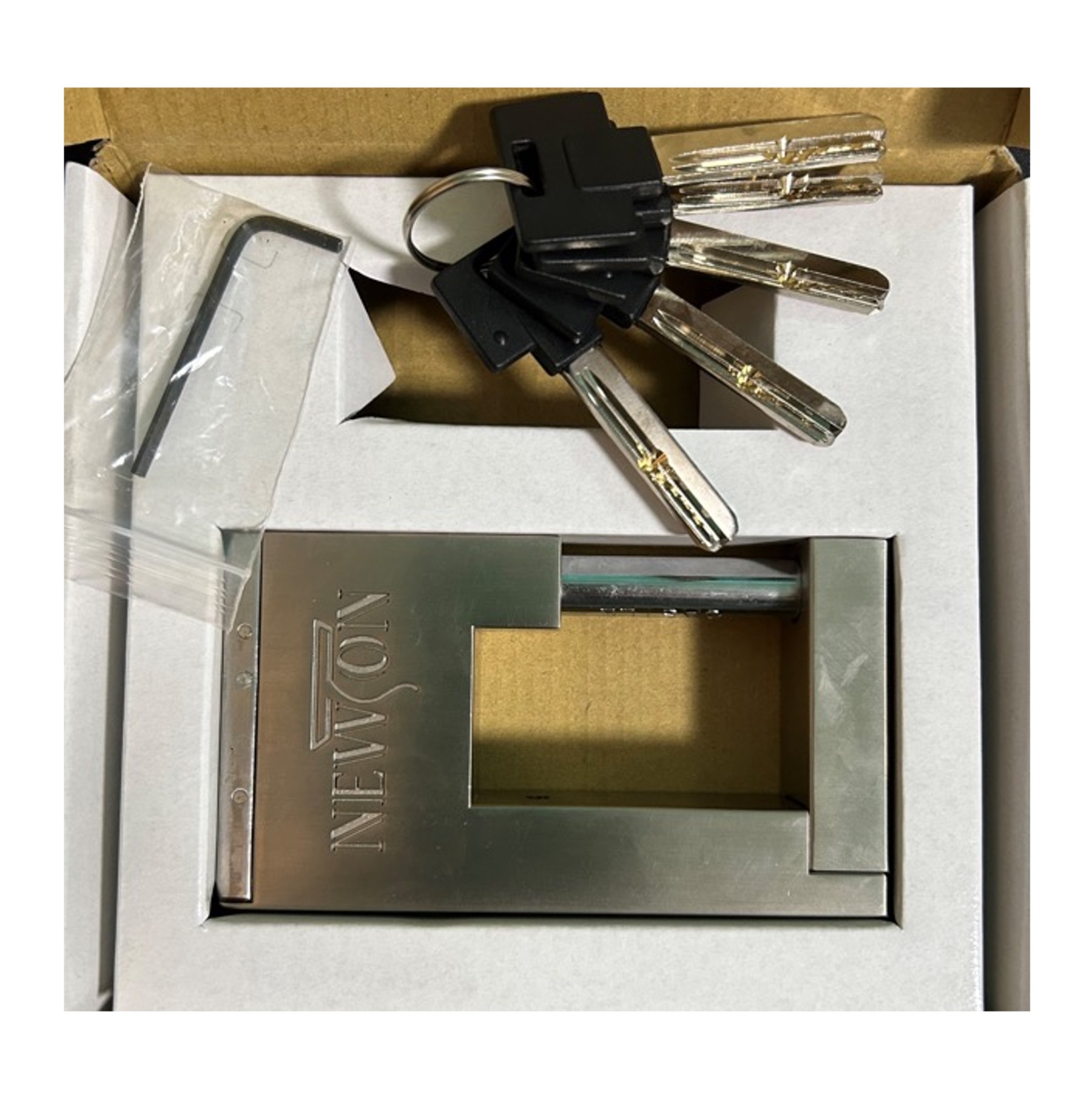 Newton Invents Hardened Steel Casing Door Gate Pad Lock -GoKimDiam Hardware Shop Shop online for all your hardware needs at GoKimDiam Hardware Shop (by Kak Heng Hardware)! From wide range of hardware tools, premium paint supplies to essential tools for home DIY projects. Enjoy free islandwide delivery with min. $120 online order to Orchard, Tuas, Jurong, Punggol, Bedok, Sengkang, Hougang, Bukit Timah, Bukit Panjang, Bukit Batok etc. Shop with us today! Or, visit our Hardware Shop in Sembawang!