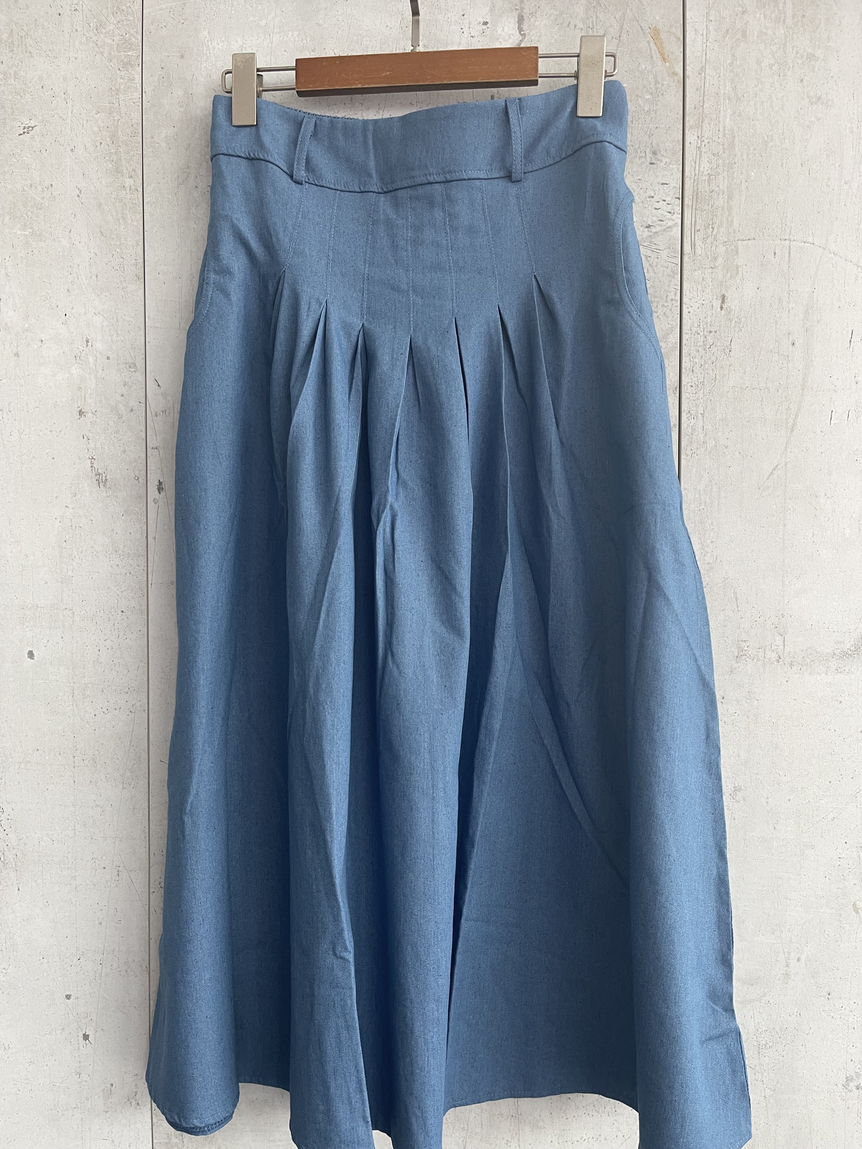 2170 Denisa Denim Flare Skirt W Pockets (UW 35-48cm; H 77-87cm; L 83cm)