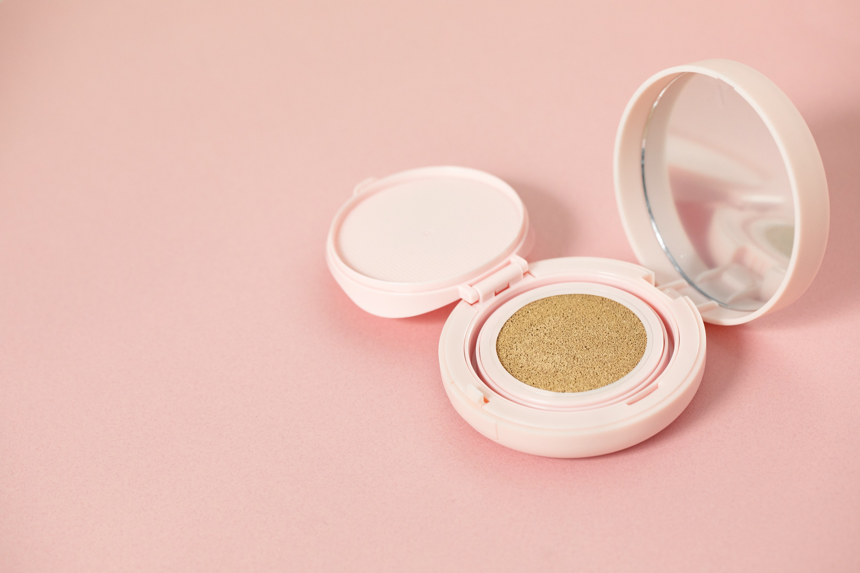 FAU Skin Solution Cushion SPF50+ with Refill (Pink)