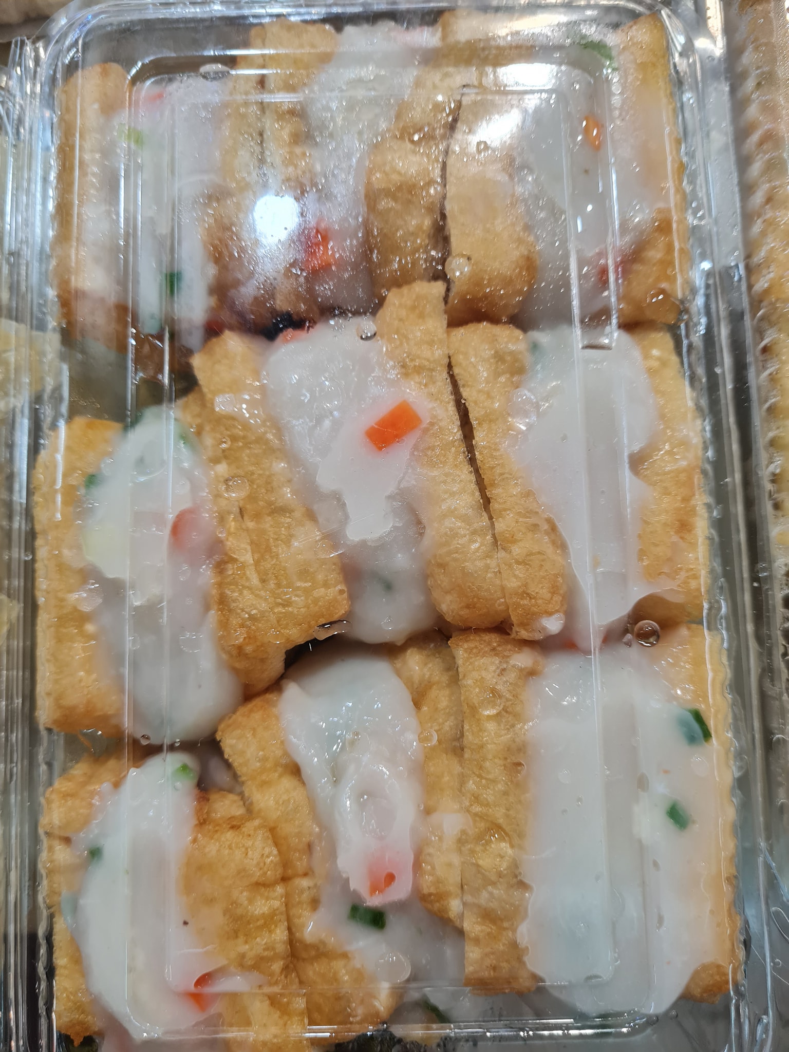 Tau Pok with fish paste and water chestnut / 马蹄鱼肉豆卜 (9Pcs)